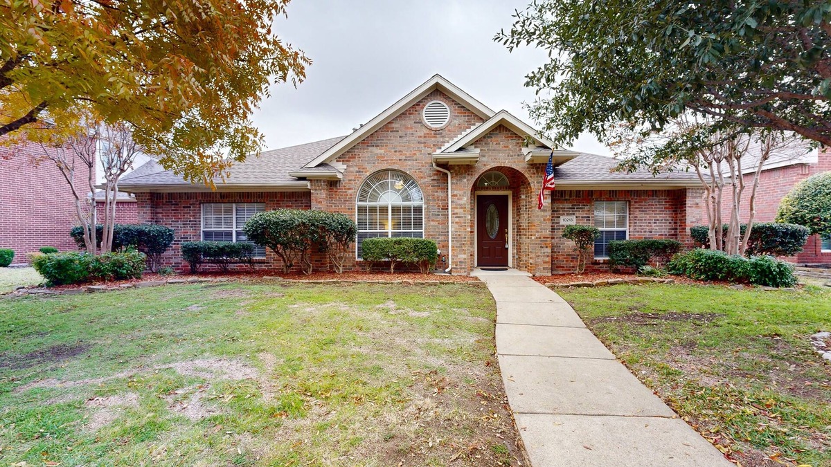 Frisco House | Spacious modern home with game room, patio, backyard & BBQ