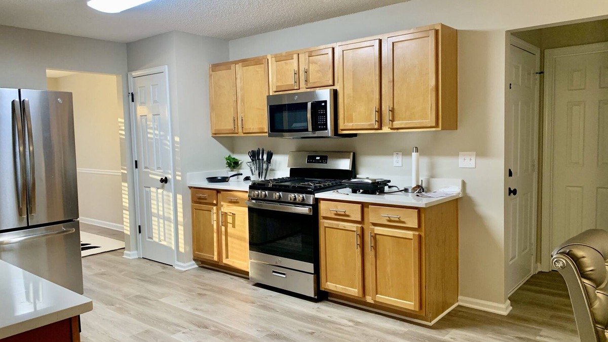 Lovejoy House | Spacious, Modern House with Cozy Fireplace, Home Office and Master Suite