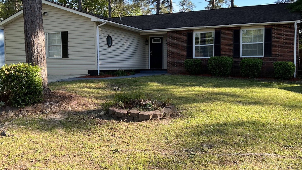 Harbison House | Spacious Modern Ranch with Bonus Room