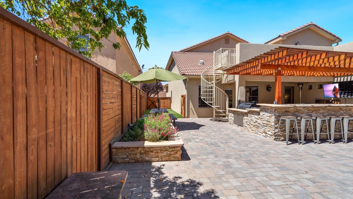 North Albuquerque Acres House | Spacious Modern Retreat. With 5 bedrooms and Gorgeous backyard