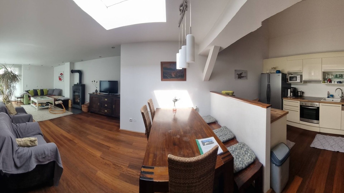 Penzing Apartment | Spacious, modern top-floor apartment on the outskirts of the city