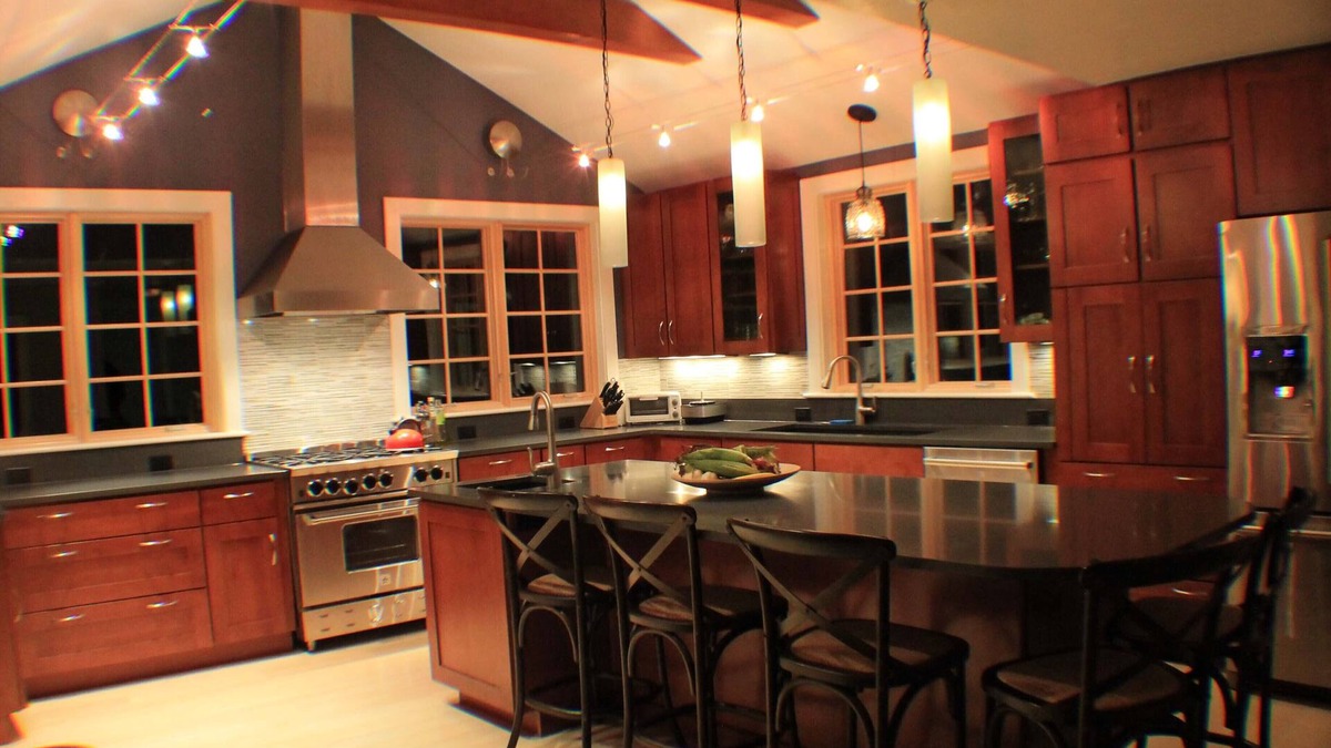 New Marlborough House | Spacious, Modern House 5 Bedrooms, 2.5 Bathrooms, Sleep 12 on small horse farm.