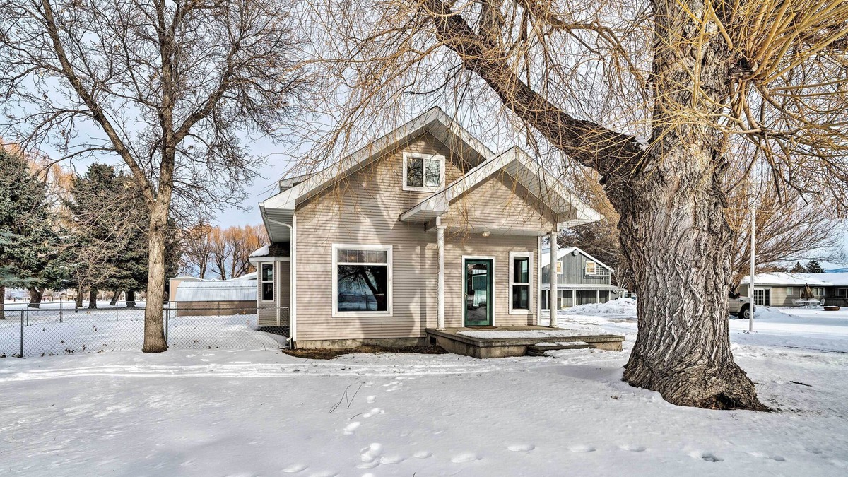 Manhattan House | Spacious Montana Getaway, 35 Mi to Bridger Bowl!