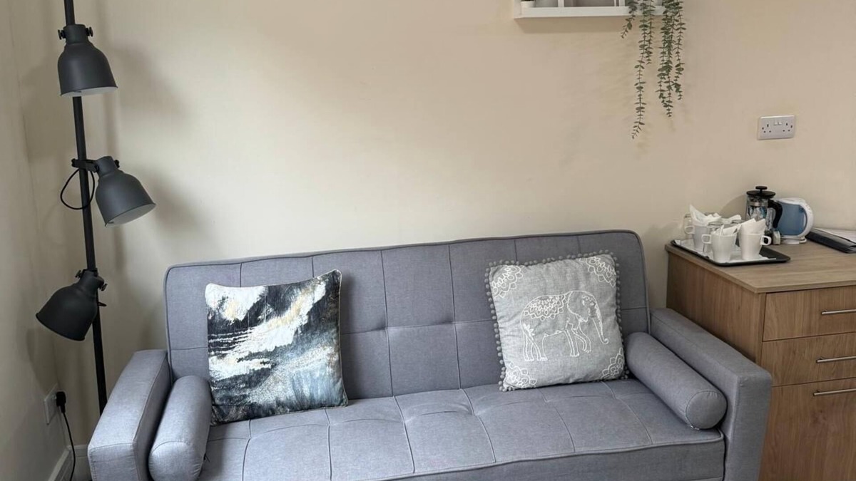 Nottingham Apartment | Spacious Motorpoint studio- centre of nottingham