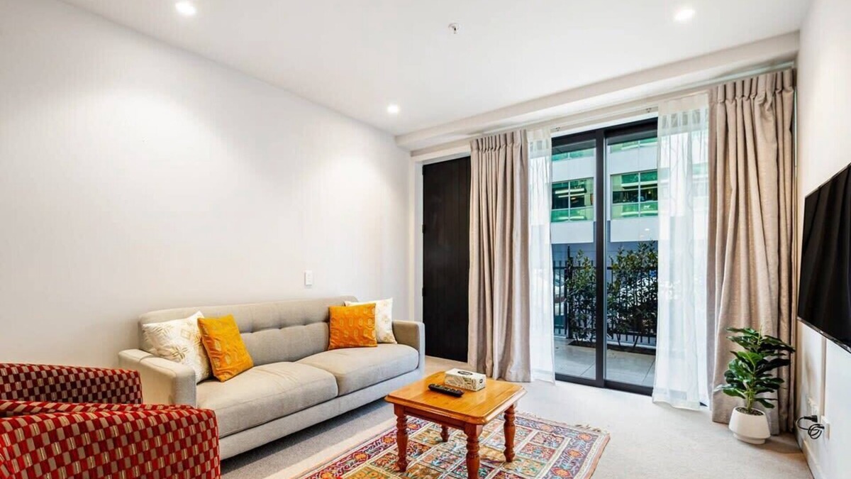 Mount Eden Apartment | Spacious Mount Eden Apartment