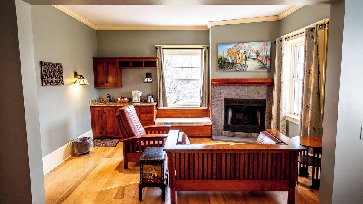 Shawnee On Delaware Hotel | Spacious Mountain Retreat | Perfect for Relaxation & Scenic Views