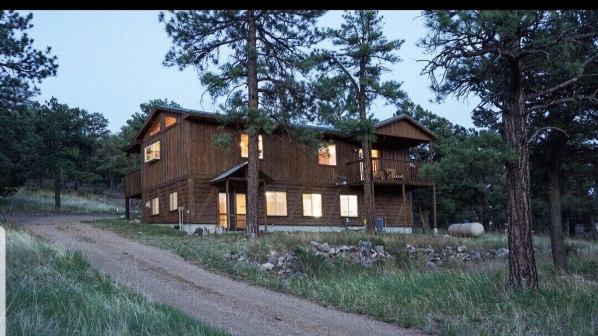 Cotopaxi House | Spacious Mountain Getaway with Stunning Views of Sangre De Cristo Mountains