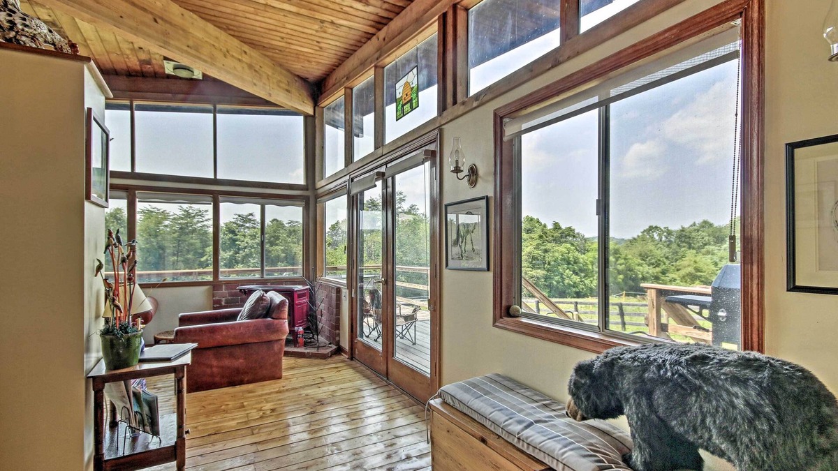 Flint Hill House | Spacious Mountain Home: Family, Pet & WFH Friendly
