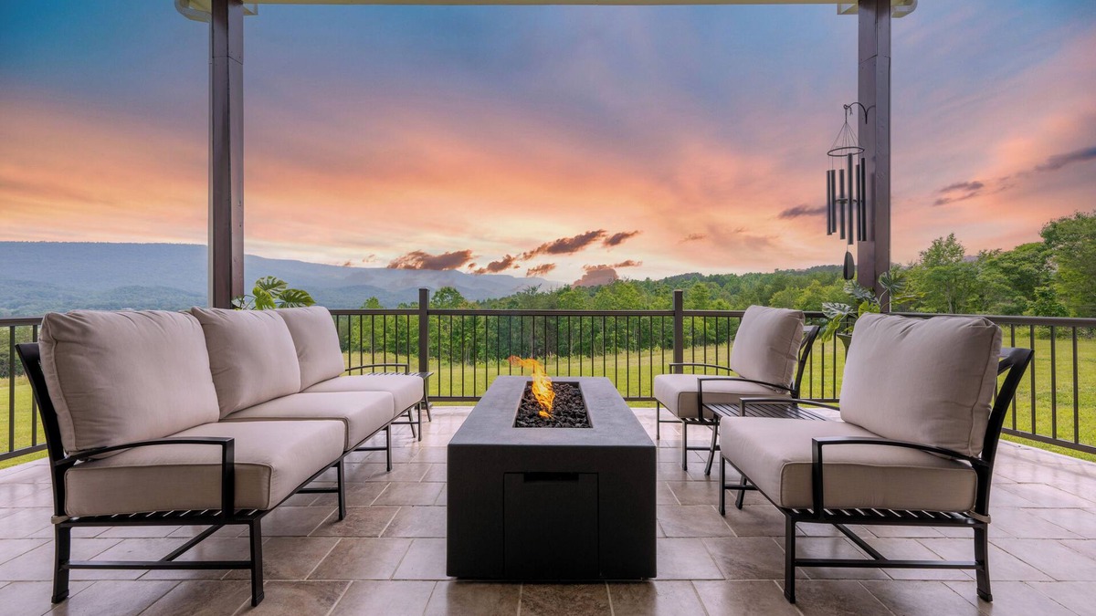 Dunlap House | Spacious Mountain Home: King Beds, Hiking, Large Kitchen, Arcade, Peaceful
