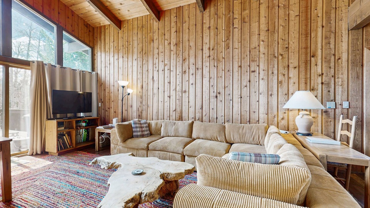 Mountain Valley Cabin | Spacious Mountain Lodge-Style Home with Free WiFi - Nearby Ski Access