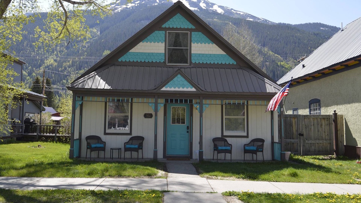 Silverton House | Spacious Mountain Retreat in Silverton – Perfect for Groups & Families