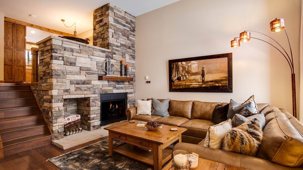 Four O'Clock House | Spacious Mountain Townhouse. Great Location!