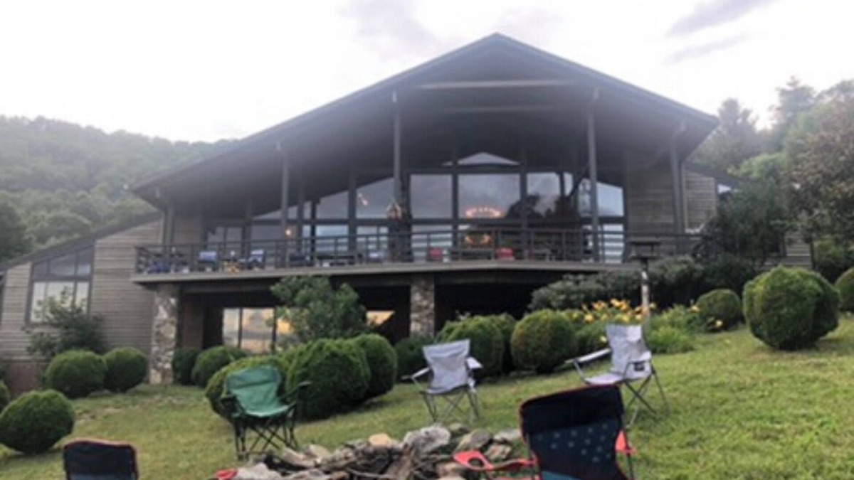 Independence House | SPACIOUS Mountain Home on 250 Acres of outdoor fun! W/Hot tub and Barrel Sauna