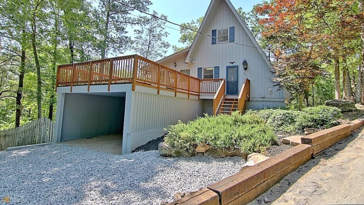 Warm Springs Cabin | Spacious Mountain Top Chalet