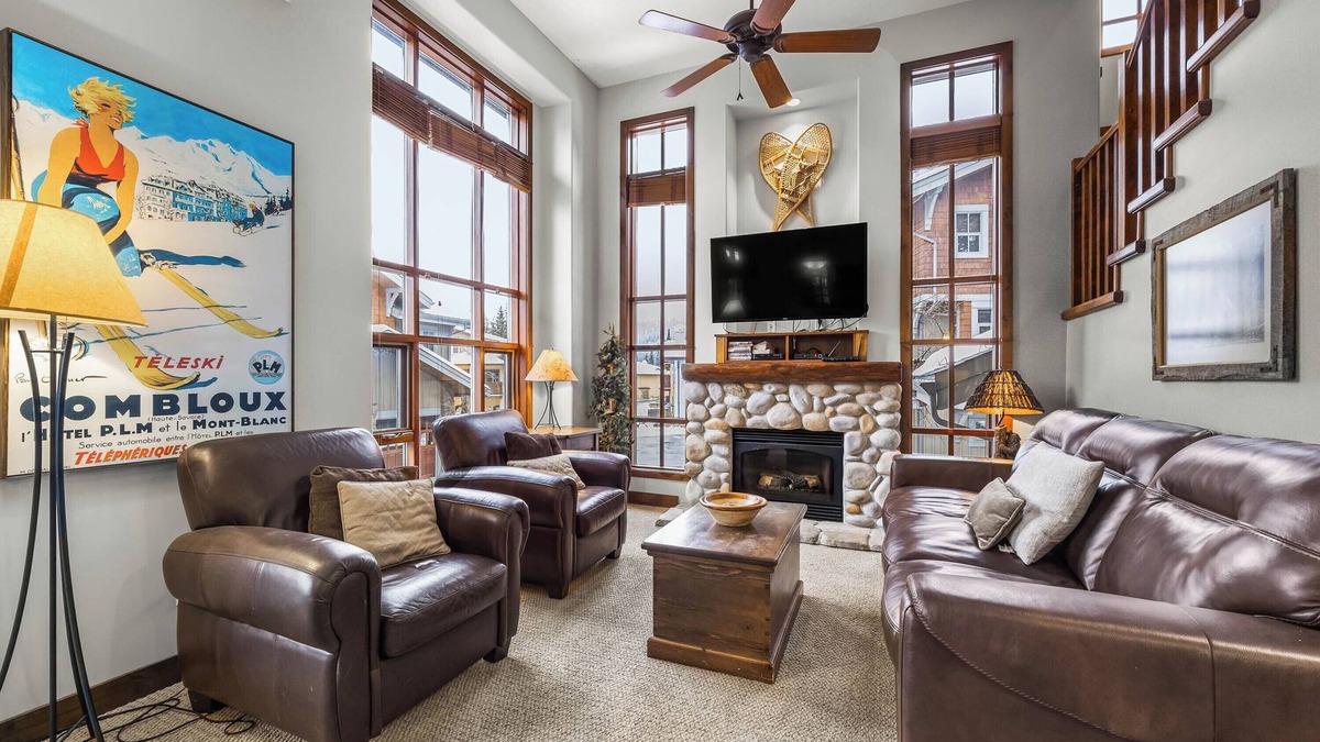 Sun Peaks House | Spacious multi level 3 bedroom + den townhouse, close to Morrisey lift