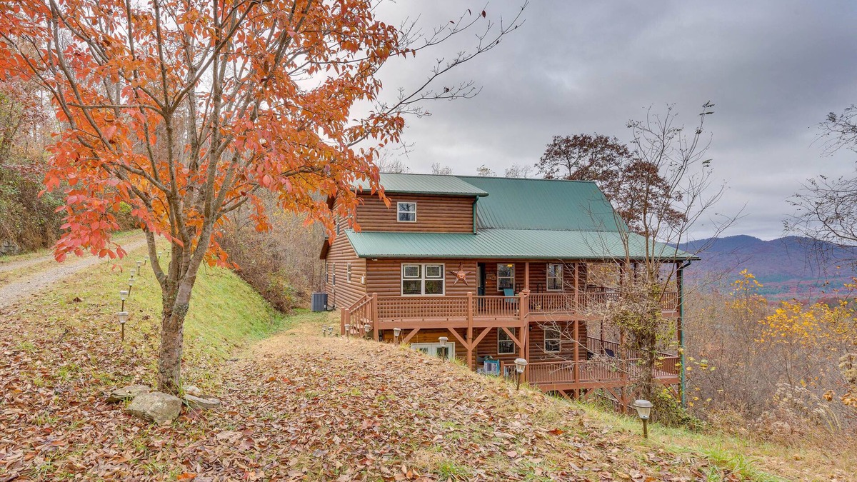Murphy Cabin | Spacious Murphy Retreat w/Decks & Game Room!