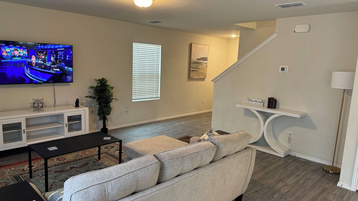 Forney House | Spacious New 4B2.5B Retreat with Office, Forney