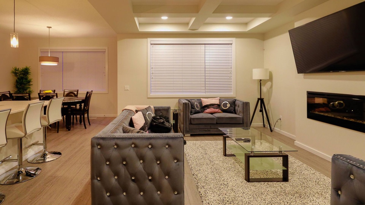 Southeast Edmonton House | SPACIOUS NEW EXECUTIVE LUXURY HOME AT THE ORCHARDS