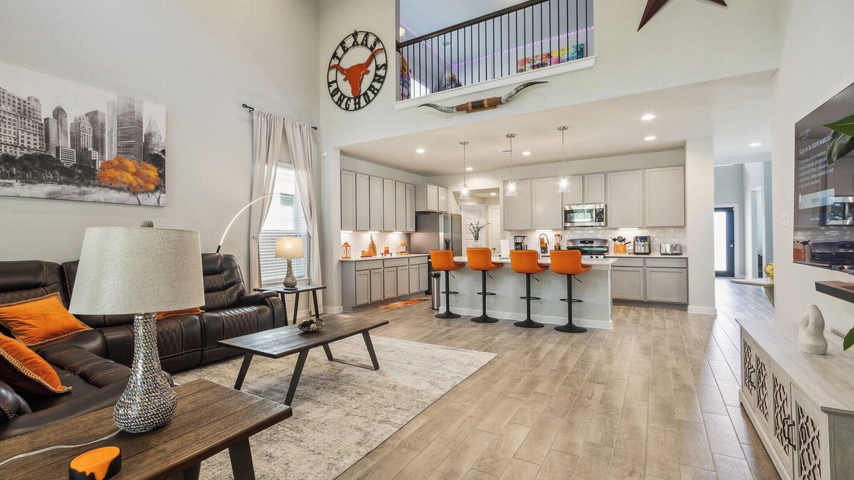 Barrett House | Spacious New Home, 24min from IAH airport & downtown, Game-room, North Houston