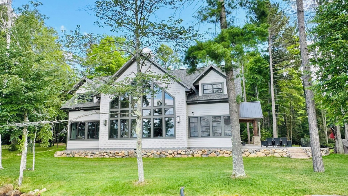 Three Lakes House | Spacious new lake home on world's largest chain of lakes, golf course, trails