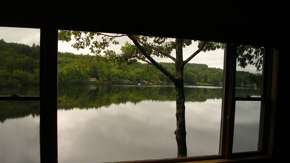 Bradford House | Spacious newer upscale home on Lake Todd
