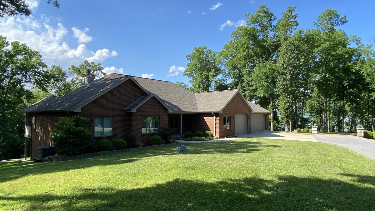 Almo House | Spacious newly finished private home - short walk to KY Lake - 4 kayaks