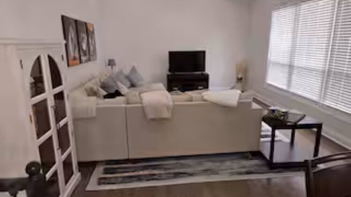 Skokie House | Spacious newly rehabbed, 5-bedroom house in nice Skokie with AC, WiFi