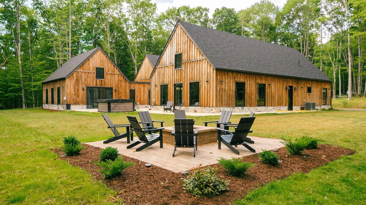 Oakland House | Spacious newly renovated home w/private hot tub, patio & firepit