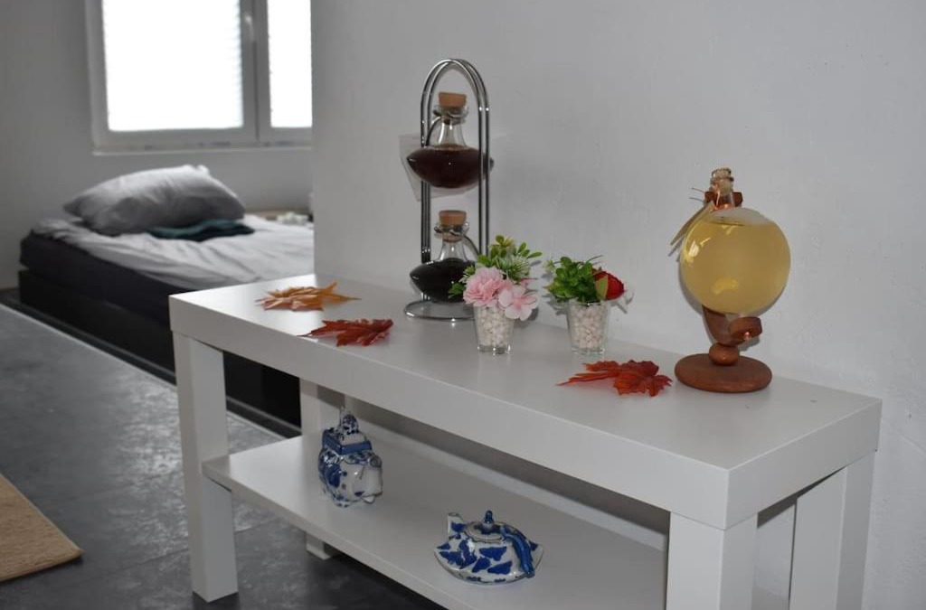 Boom House | Spacious, Newly Renovated Home - 8 Min Walk to Tomorrowland