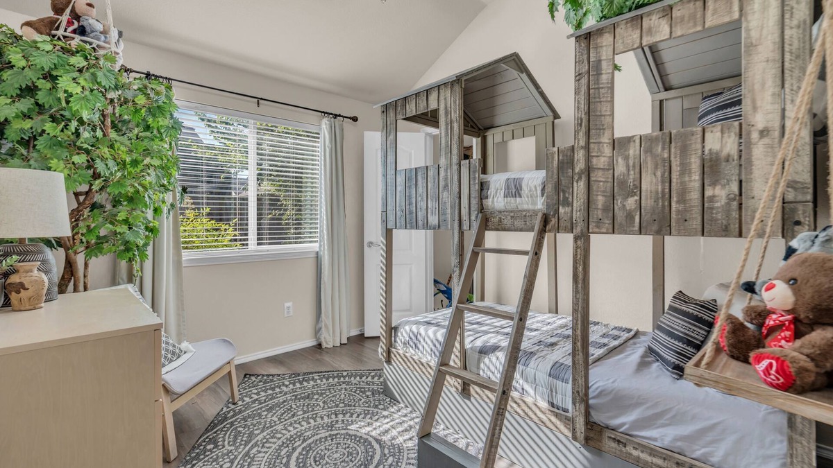 Euless House | Spacious Oasis 4-bedroom home set up for traveling with kids, in ❤️ of DFW