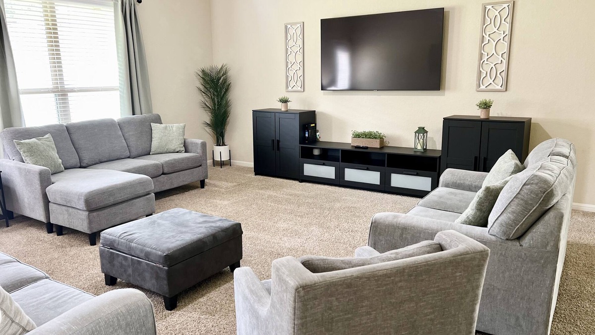 West San Antonio House | Spacious Oasis 5BR/4BA Lackland AFB BMT Riverwalk!