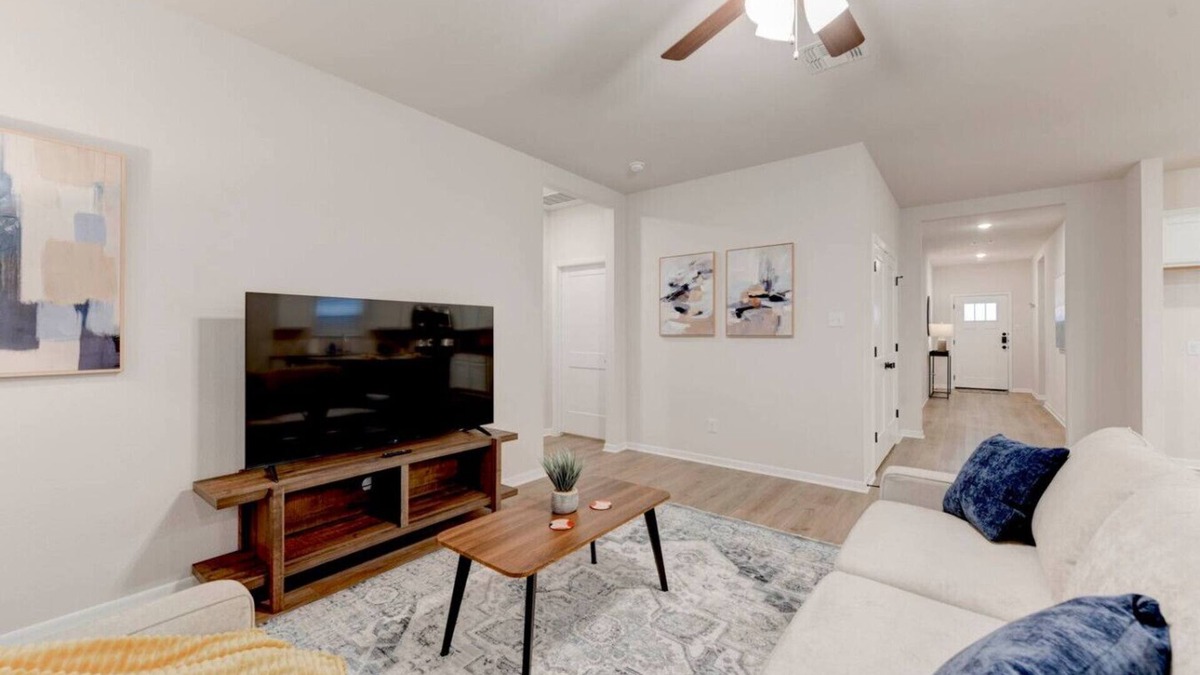 Temple House | Spacious Oasis in West Temple