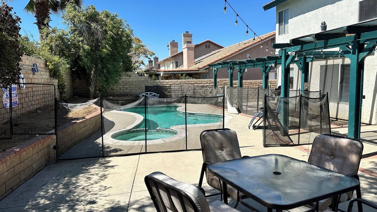 Palmdale House | Spacious oasis!