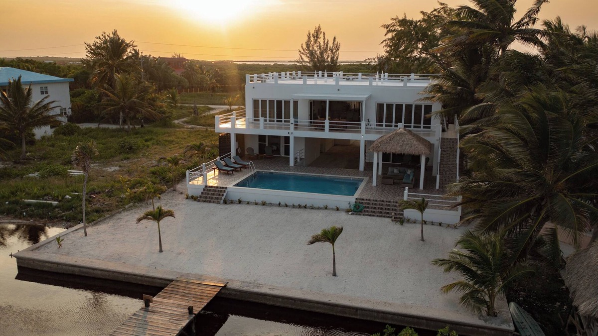 Boca Ciega Villa | Spacious Oceanfront Villa with Barrier Reefs View & Private Pool