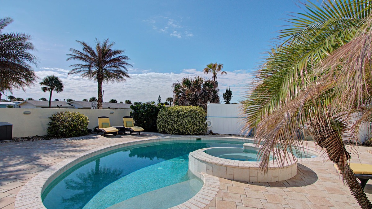 Glenwood House | Spacious Oceanfront House has Private Pool, Ocean Deck and Panoramic Ocean Views