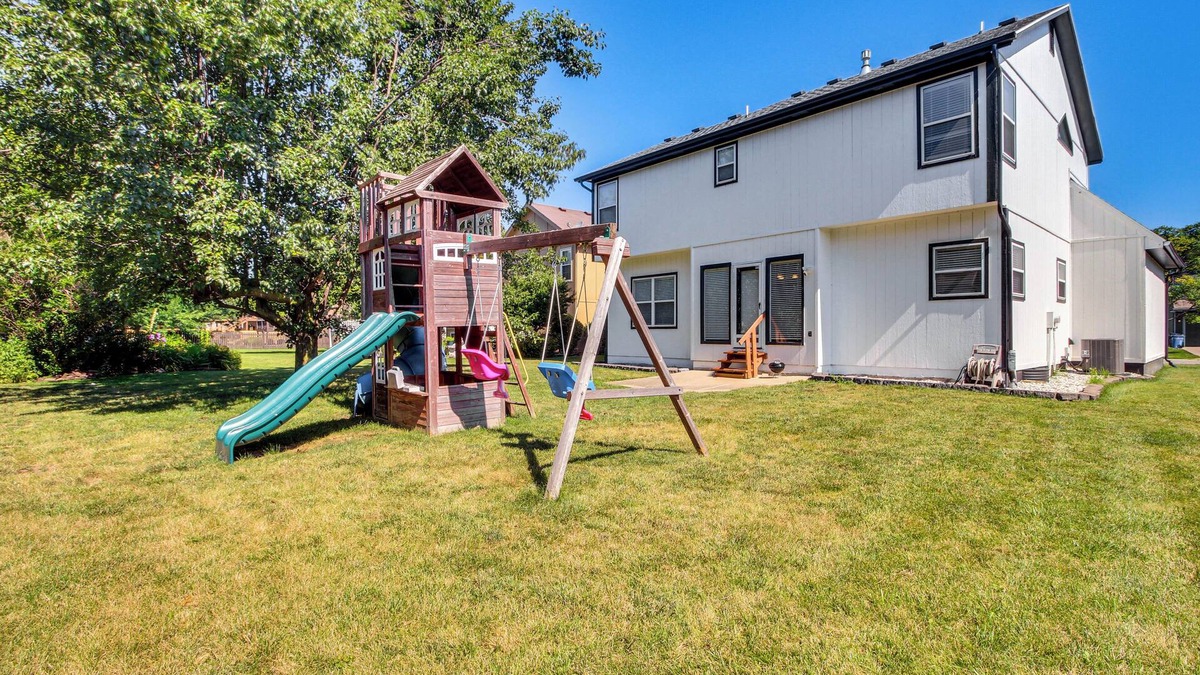 Olathe House | Spacious Olathe Home w/Fireplace: Near Parks!