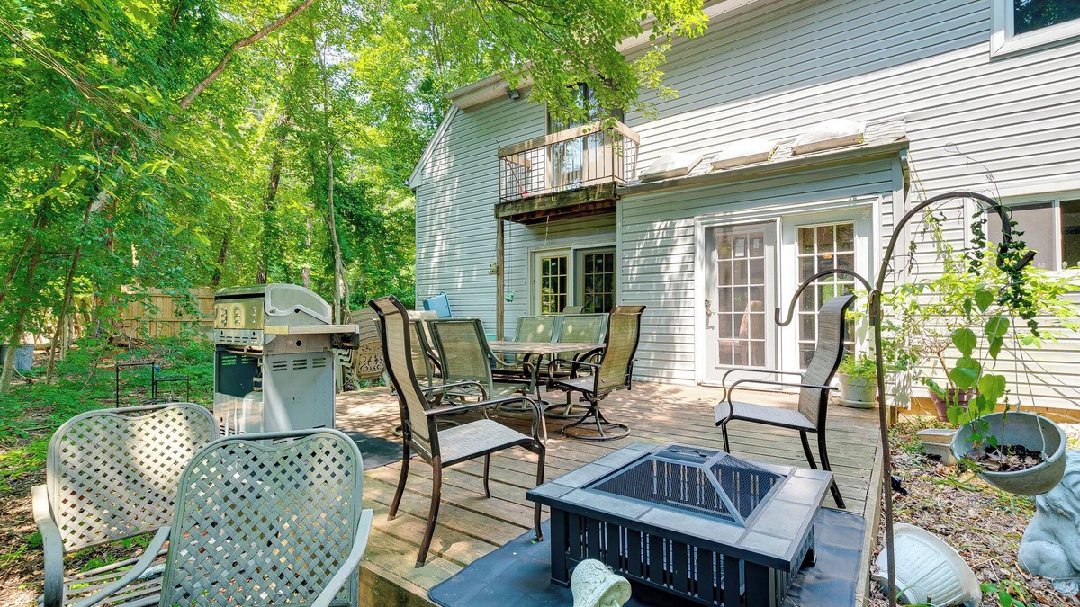 Wickatunk House | Spacious Old Bridge Home ~ 10 Mi to Jersey Shore!
