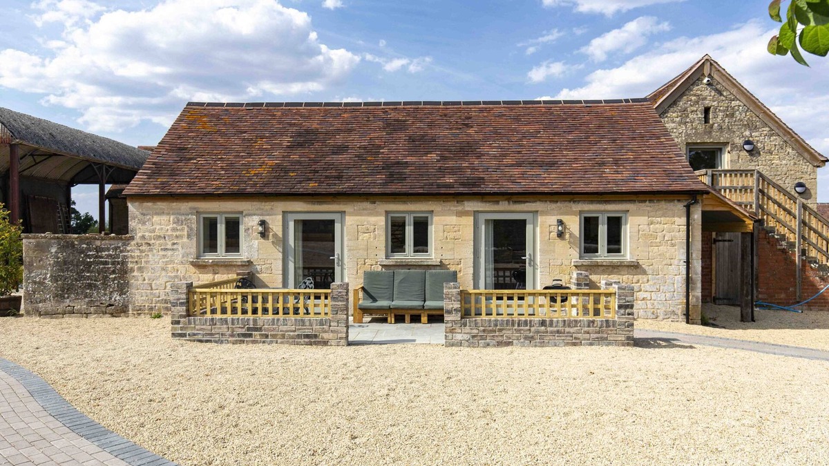 Haresfield House | Spacious one bed Cottage on Peaceful Cotswold Farm