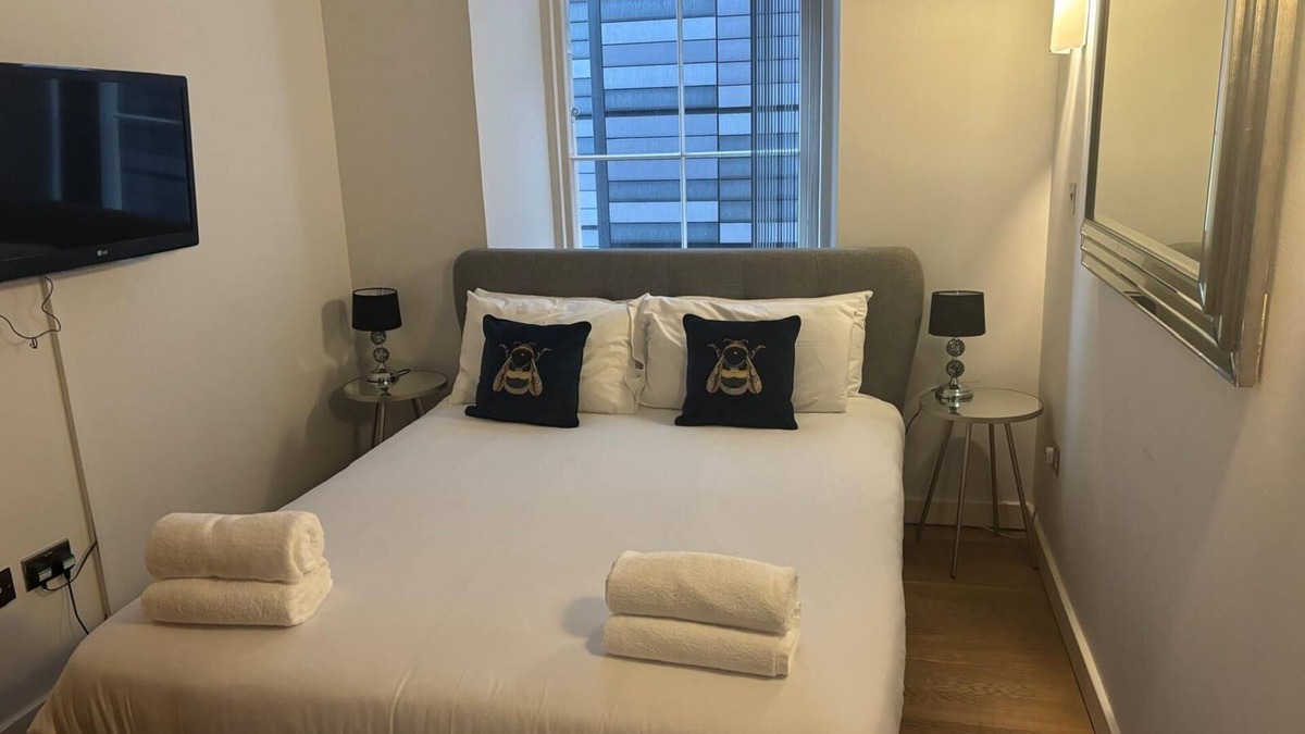 Laurieston Apartment | Spacious one bed Quartermile apartment with breathtaking park views - V central