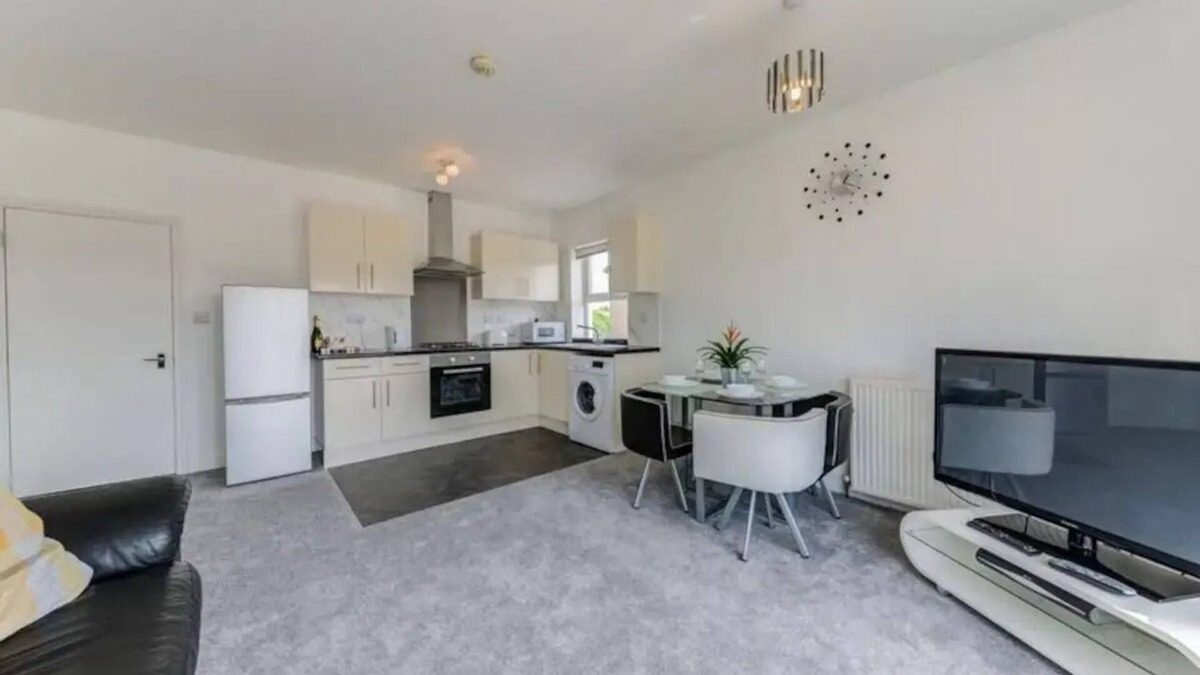 Stratford and New Town Apartment | Spacious One bed, Stratford, Westfields, London