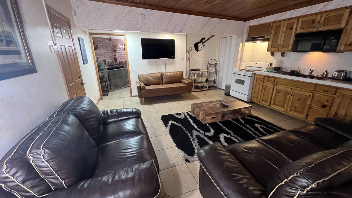 Culver - West Apartment | SPACIOUS ONE BEDROOM APARTMENT VERY CLOSE TO VENICE BEACH with washer/dryer