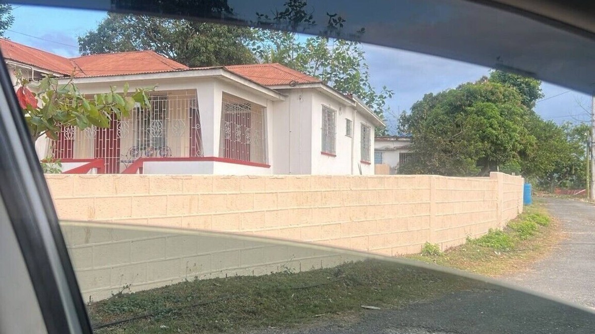 Linstead House | Spacious one bedroom bungalow apartment