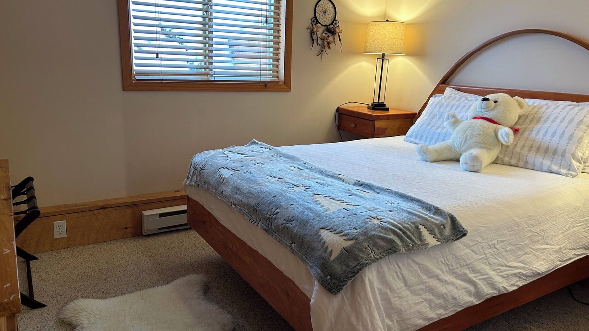 Okanagan-Similkameen Ski Chalet | SPACIOUS ONE BEDROOM UNIT AT APEX MOUNTAIN WITH AWESOME VIEW.PET FRIENDLY.