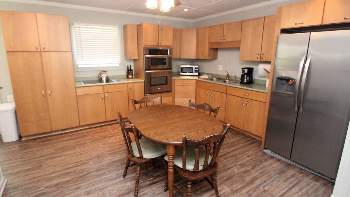 Waterford Cottage | Spacious, Open Concept, Pet Friendly, Lakefront Cottage w/Hot Tub outside Erie