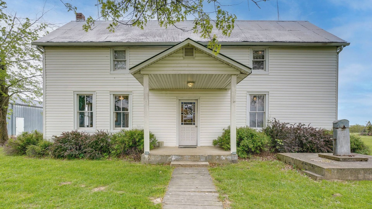 Rosebud House | Spacious Owensville Getaway w/Winery On-Site!