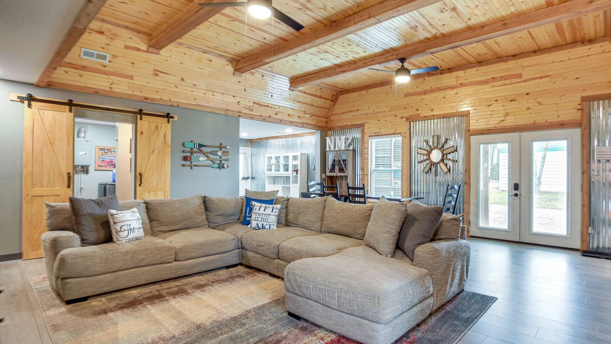 Grantville House | Spacious Ozawkie Home - Near Lake Perry!