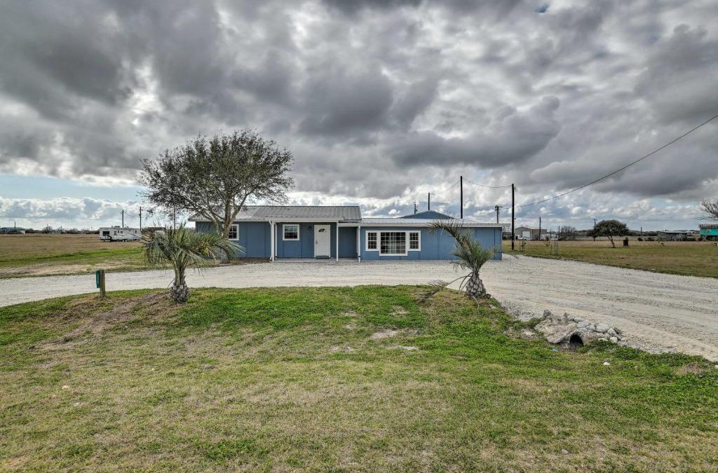 Palacios House | Spacious Palacios Home Near Fishing and Birding!