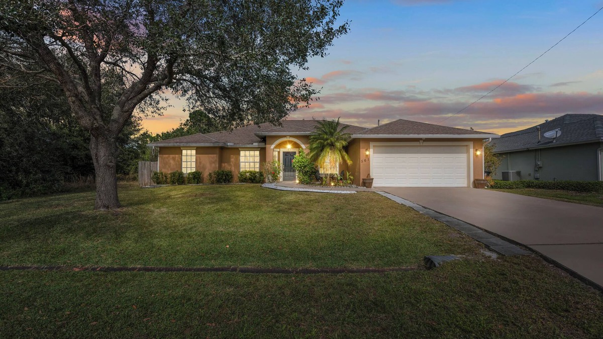 Port Saint Lucie House | Spacious Paradise House near Jensen Beach! With Game Room & Sunroom