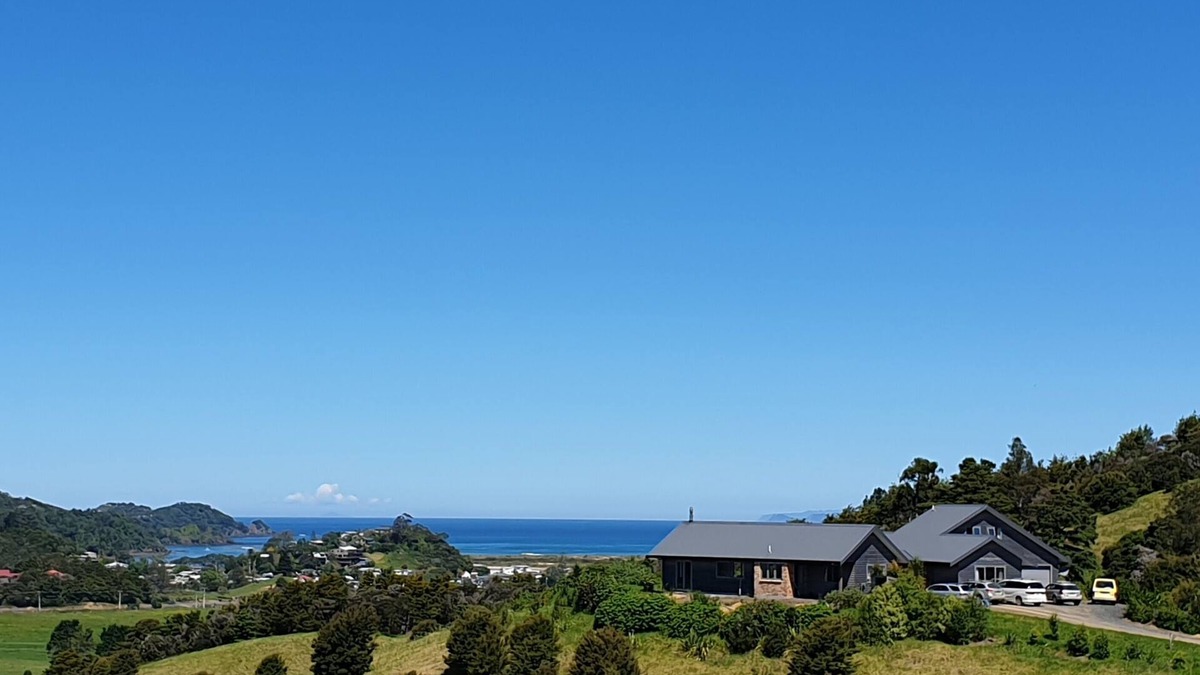 Ngunguru House | Spacious, peaceful hilltop coastal home - Ngunguru, Tutukaka Coast