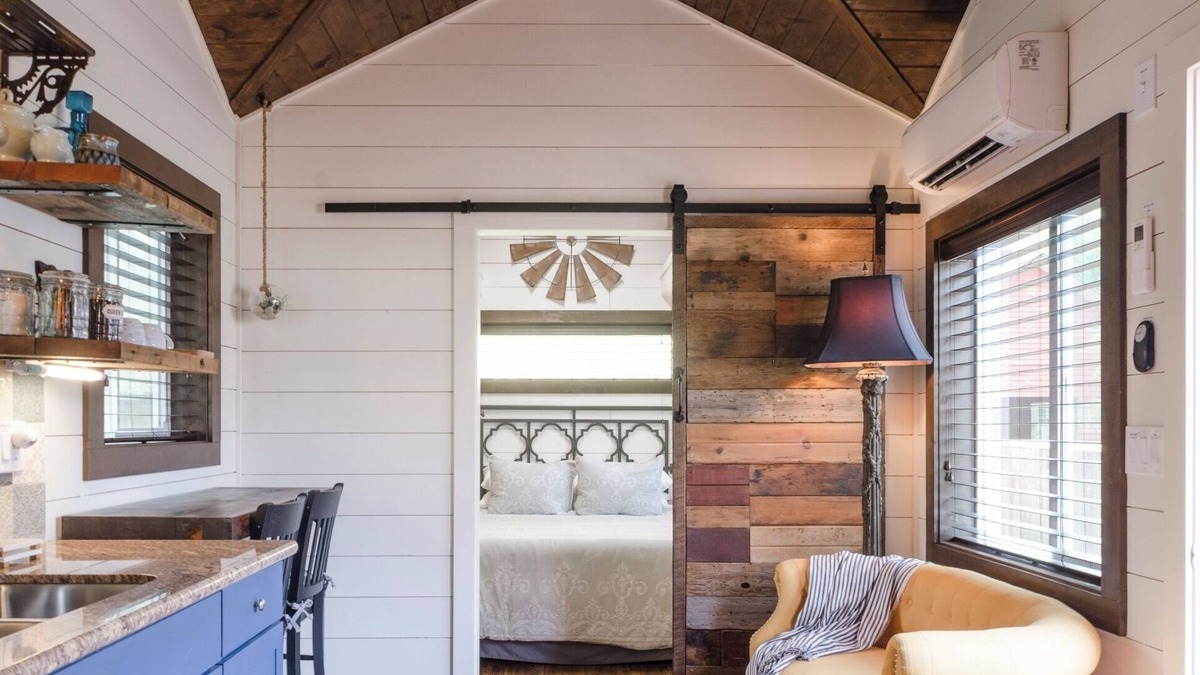 Alberta Arts District House | Spacious, peaceful tiny house retreat, half a block to Alberta, AC